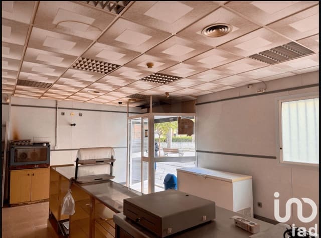 3 slaapkamer Commercieel te koop in Tarragona stad - € 35.000 (Ref: 10169370)