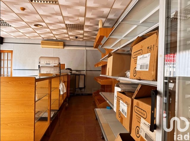 3 slaapkamer Commercieel te koop in Tarragona stad - € 35.000 (Ref: 10169370)
