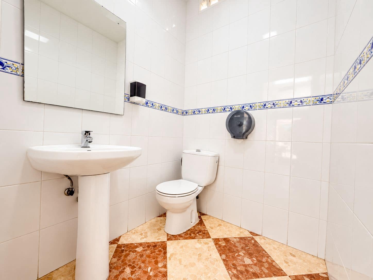 2 soveværelse Erhverv til leje i Huelva by - € 1.000 (Ref: 10170469)