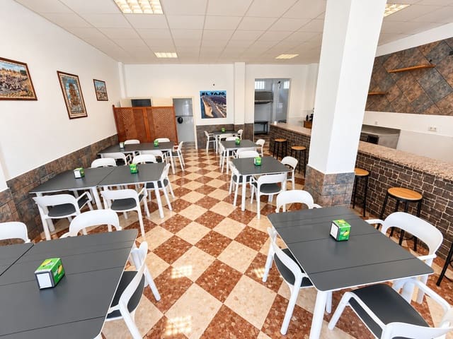 2 soveværelse Erhverv til leje i Huelva by - € 1.000 (Ref: 10170469)
