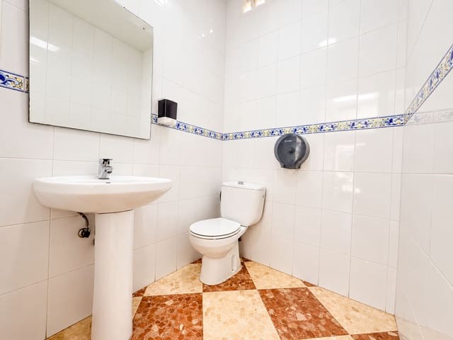 2 soveværelse Erhverv til leje i Huelva by - € 1.000 (Ref: 10170469)