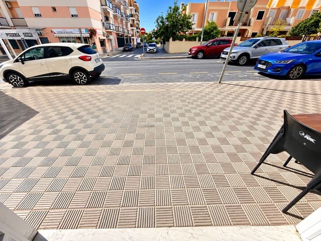 2 soveværelse Erhverv til leje i Huelva by - € 1.000 (Ref: 10170469)