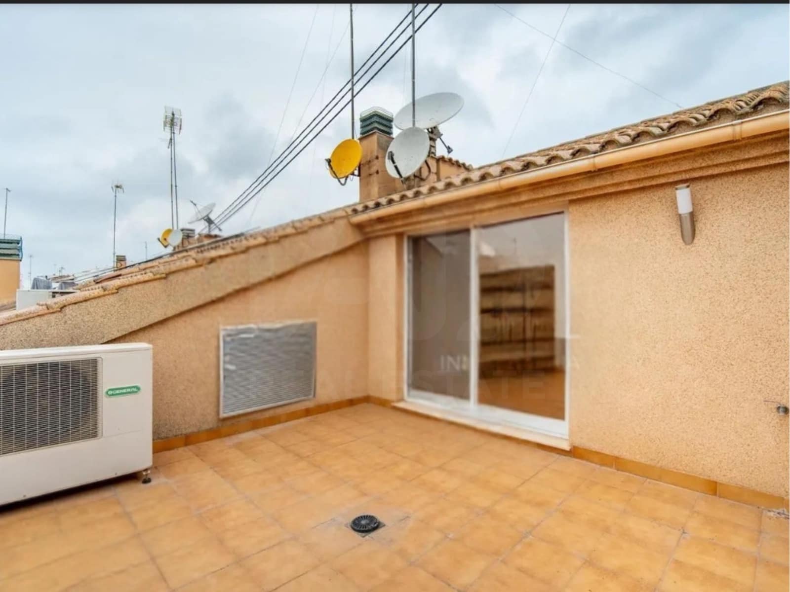 4 bedroom Semi-detached Villa for sale in Pinedo with garage - € 680,000 (Ref: 10172761)