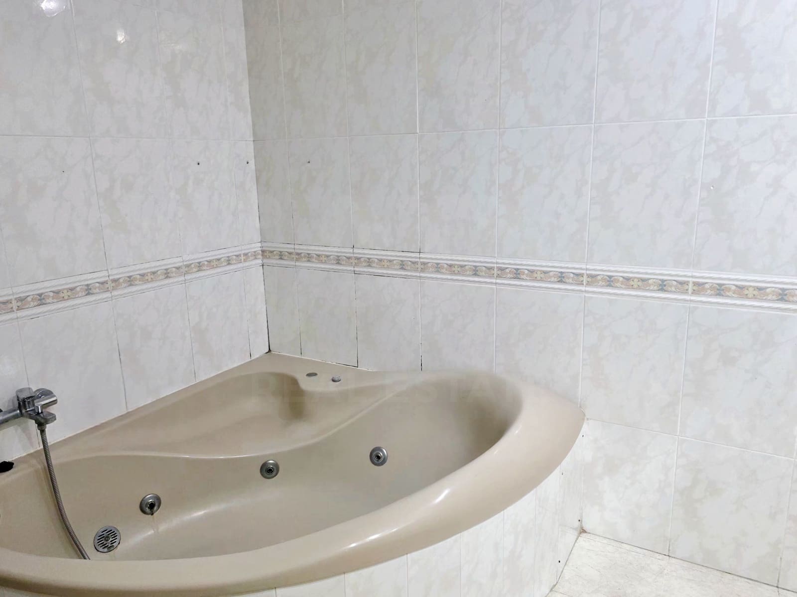 4 bedroom Semi-detached Villa for sale in Pinedo with garage - € 680,000 (Ref: 10172761)