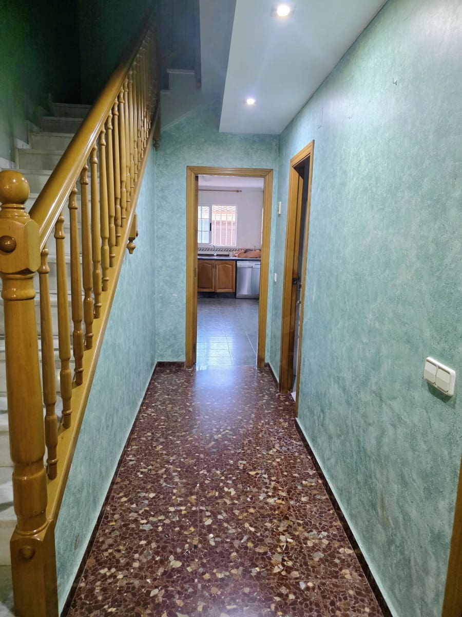 4 bedroom Semi-detached Villa for sale in Pinedo with garage - € 680,000 (Ref: 10172761)