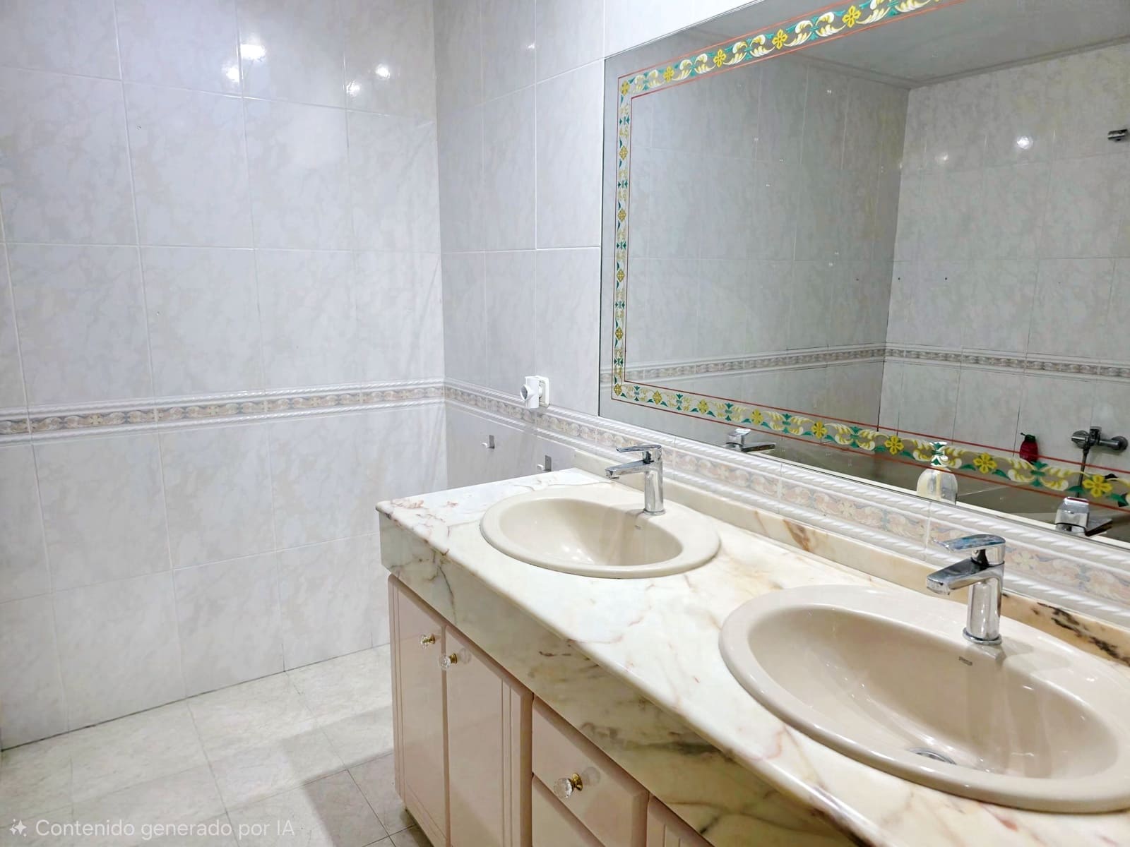 4 bedroom Semi-detached Villa for sale in Pinedo with garage - € 680,000 (Ref: 10172761)