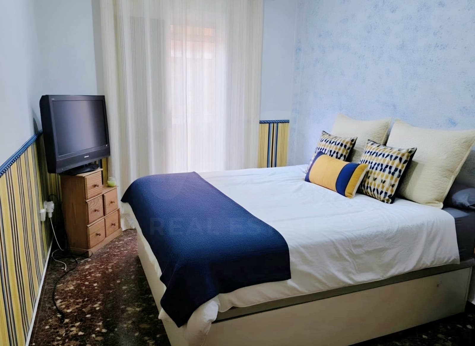 4 bedroom Semi-detached Villa for sale in Pinedo with garage - € 680,000 (Ref: 10172761)