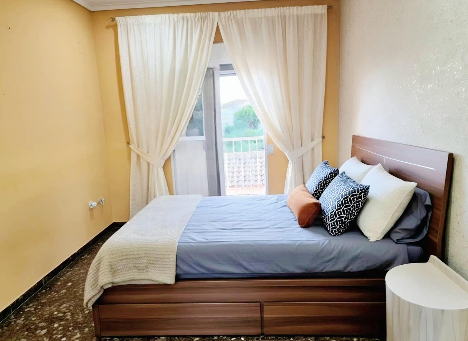 4 bedroom Semi-detached Villa for sale in Pinedo with garage - € 680,000 (Ref: 10172761)
