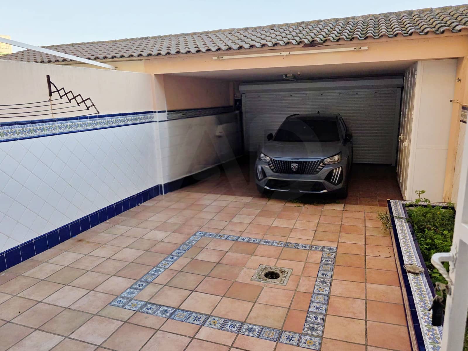 4 bedroom Semi-detached Villa for sale in Pinedo with garage - € 680,000 (Ref: 10172761)