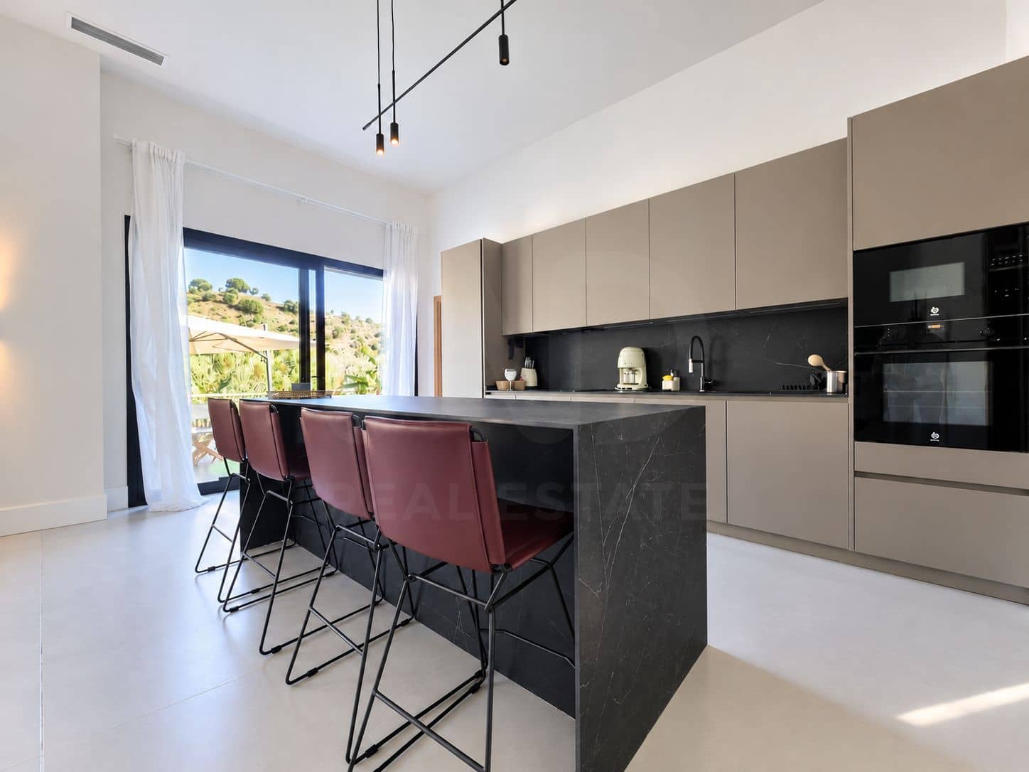 4 sypialnia Willa na sprzedaż w Miasto Malaga z basenem - 1 150 000 € (Ref: 10172764)