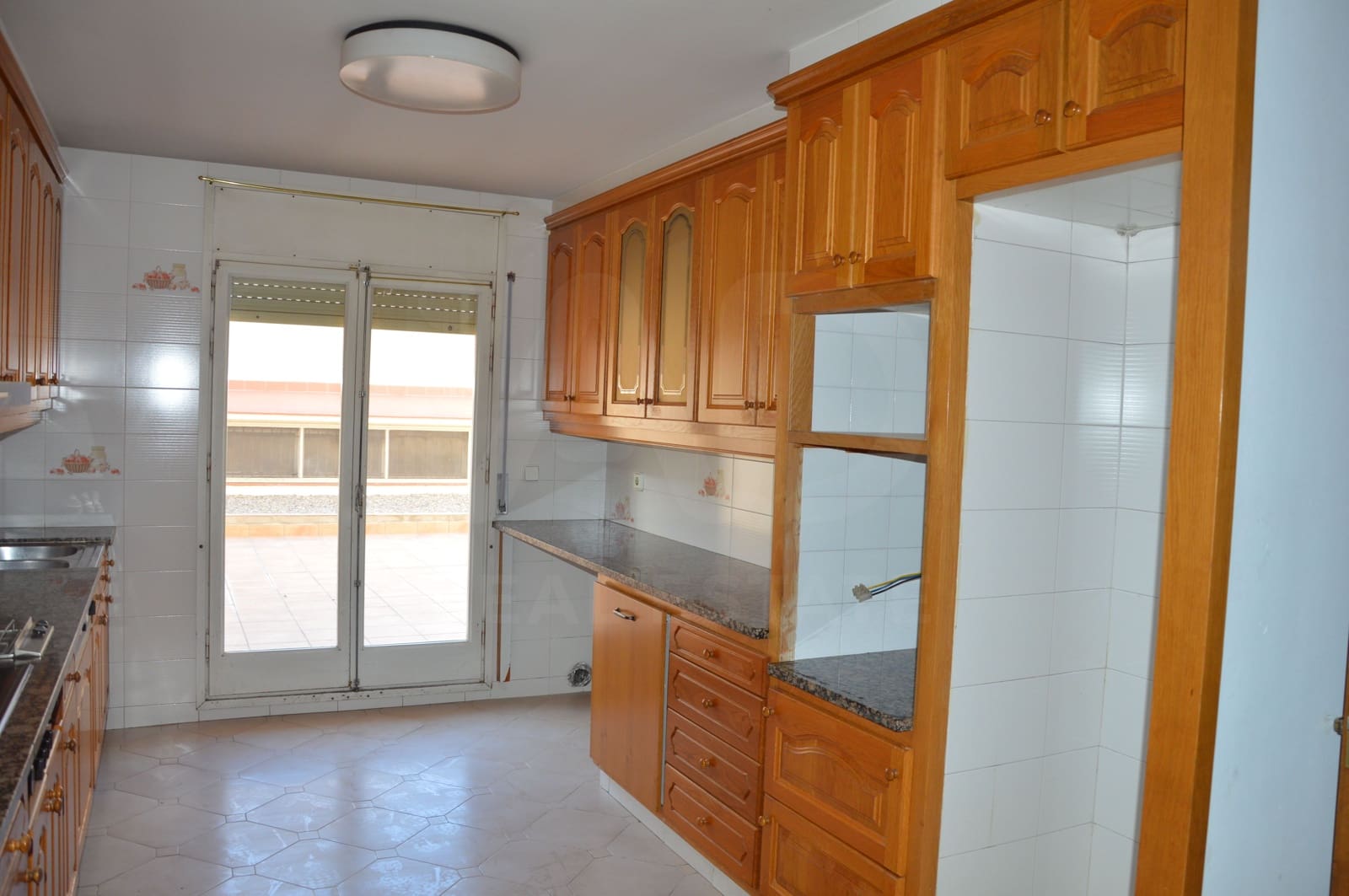 6 slaapkamer Appartement te huur in Tarragona stad met garage - € 1.000 (Ref: 10172768)