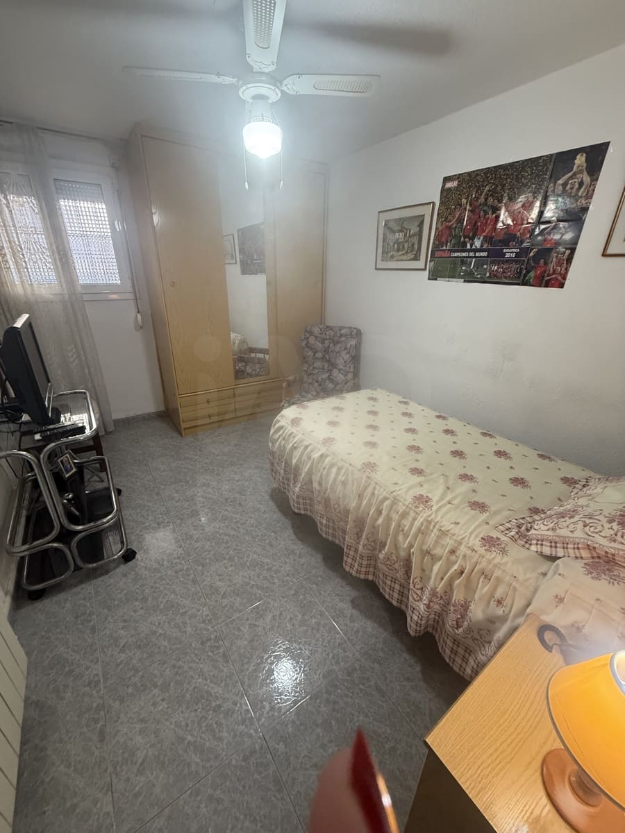 3 soverom Leilighet til salgs i L'Hospitalet de Llobregat - € 189 000 (Ref: 10173095)