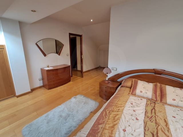 4 soveværelse Lejlighed til salg i San Andrés del Rabanedo med garage - € 240.000 (Ref: 10173097)