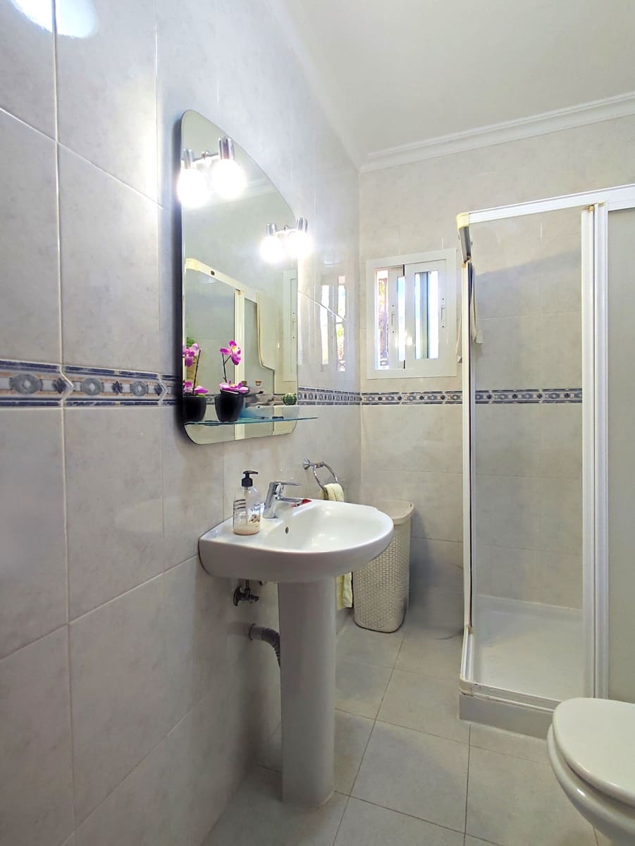4 sypialnia Dom na sprzedaż w Marbella z basenem garażem - 1 570 000 € (Ref: 10173098)