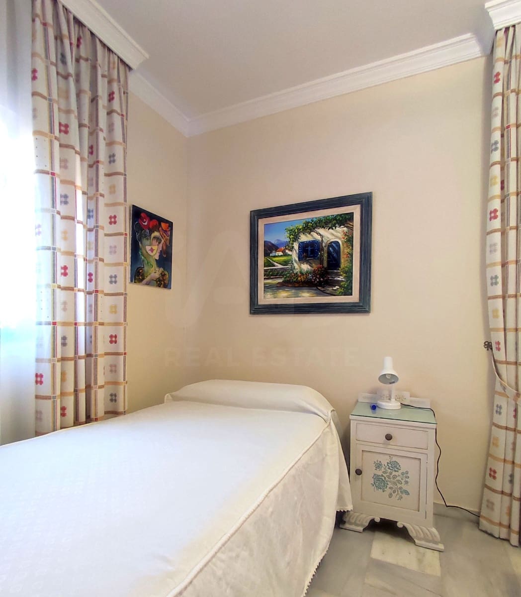 4 sypialnia Dom na sprzedaż w Marbella z basenem garażem - 1 570 000 € (Ref: 10173098)