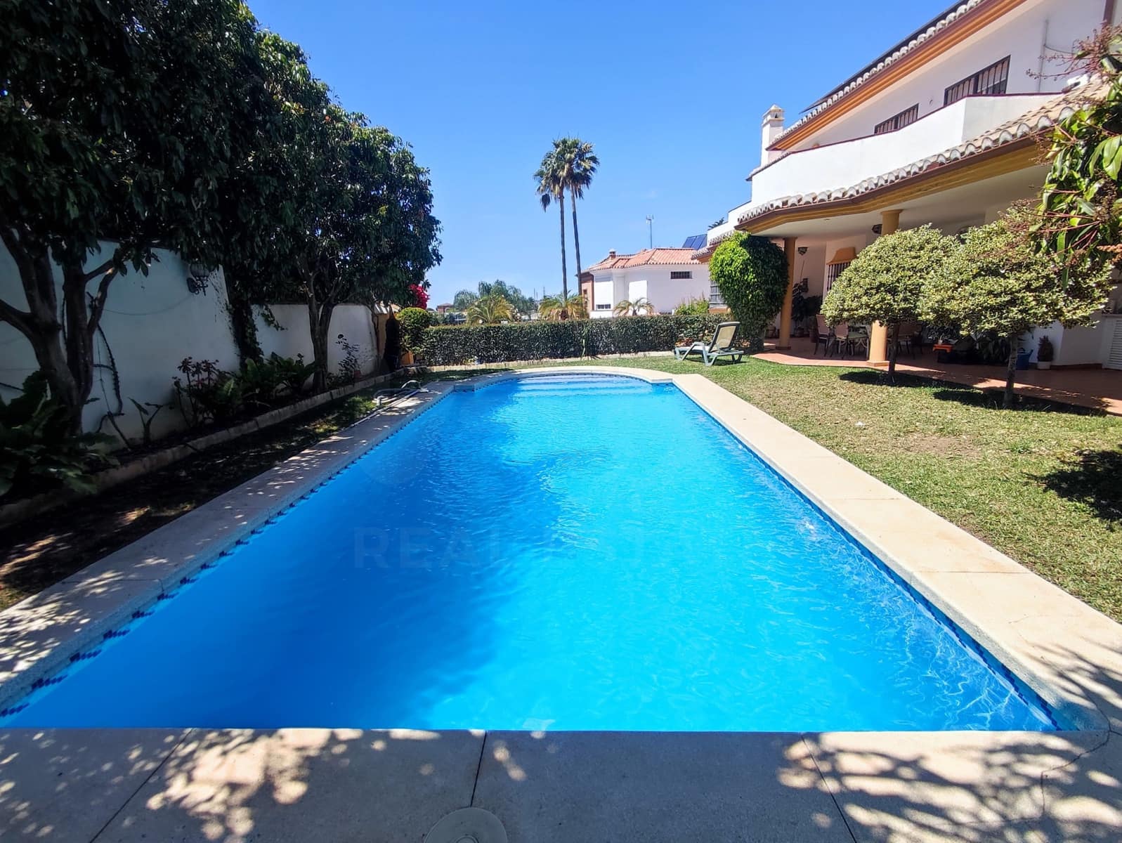 4 sypialnia Dom na sprzedaż w Marbella z basenem garażem - 1 570 000 € (Ref: 10173098)