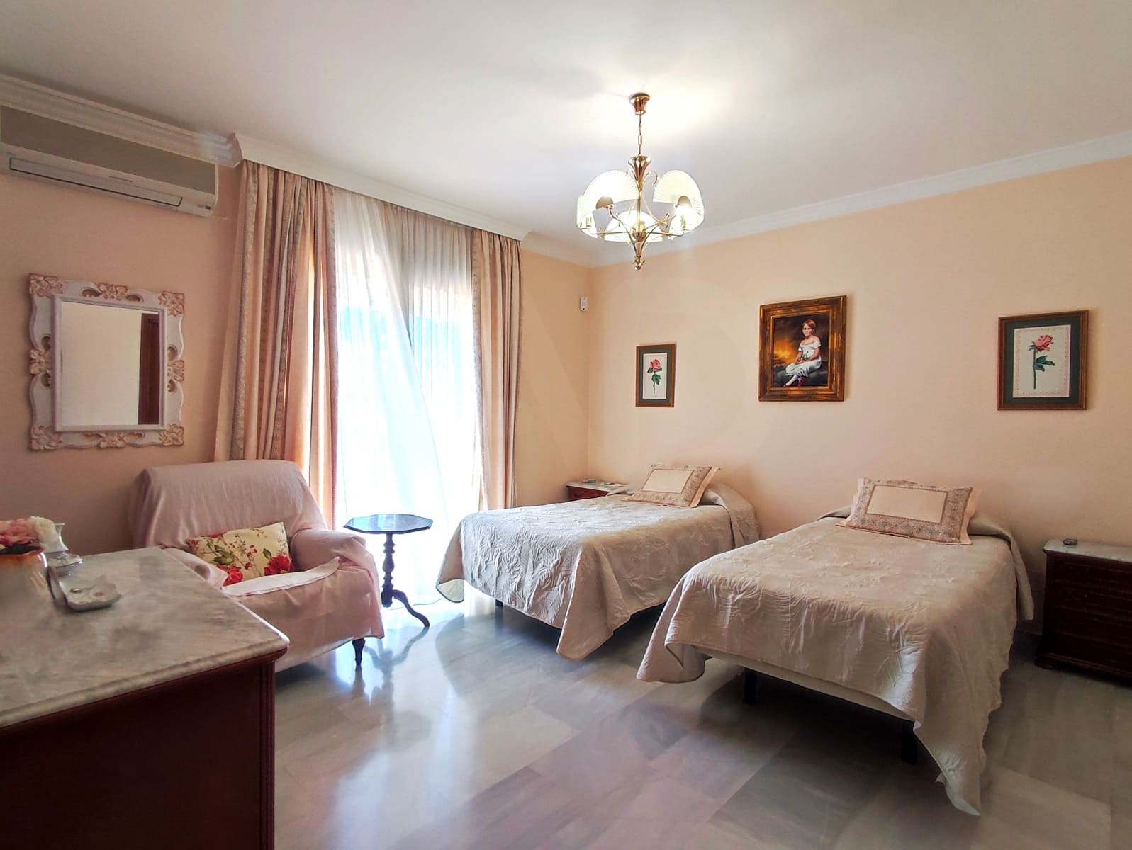 4 sypialnia Dom na sprzedaż w Marbella z basenem garażem - 1 570 000 € (Ref: 10173098)