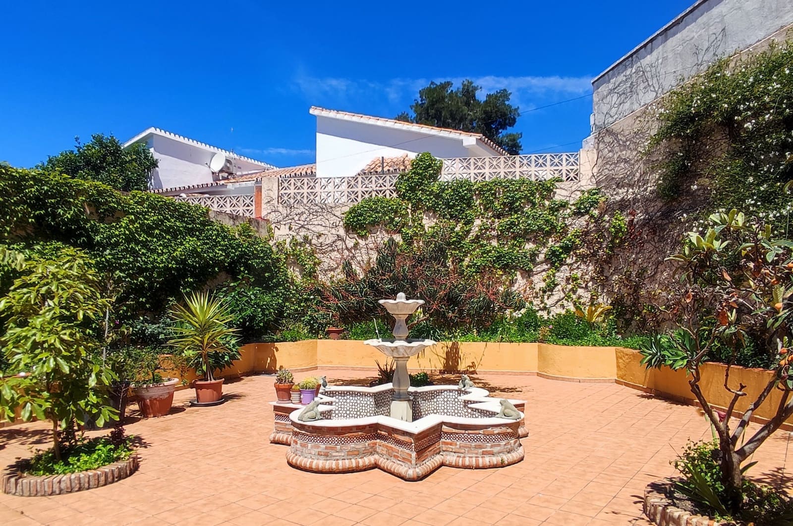4 sypialnia Dom na sprzedaż w Marbella z basenem garażem - 1 570 000 € (Ref: 10173098)