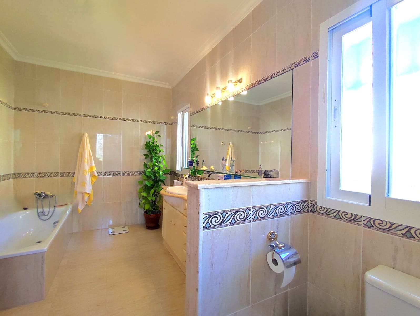 4 sypialnia Dom na sprzedaż w Marbella z basenem garażem - 1 570 000 € (Ref: 10173098)