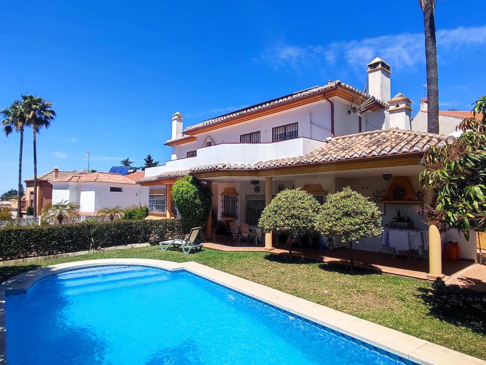 4 sypialnia Dom na sprzedaż w Marbella z basenem garażem - 1 570 000 € (Ref: 10173098)