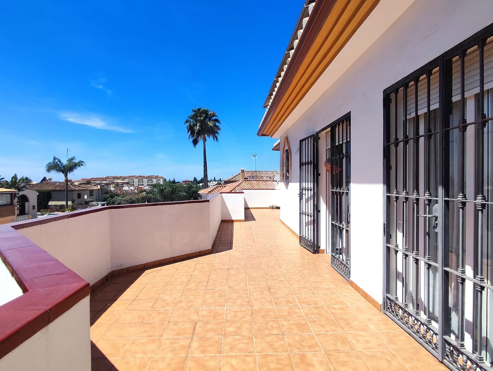 4 sypialnia Dom na sprzedaż w Marbella z basenem garażem - 1 570 000 € (Ref: 10173098)