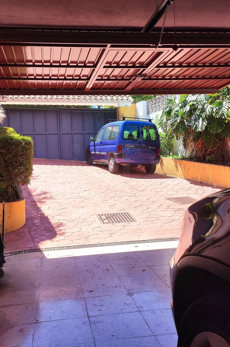 4 sypialnia Dom na sprzedaż w Marbella z basenem garażem - 1 570 000 € (Ref: 10173098)