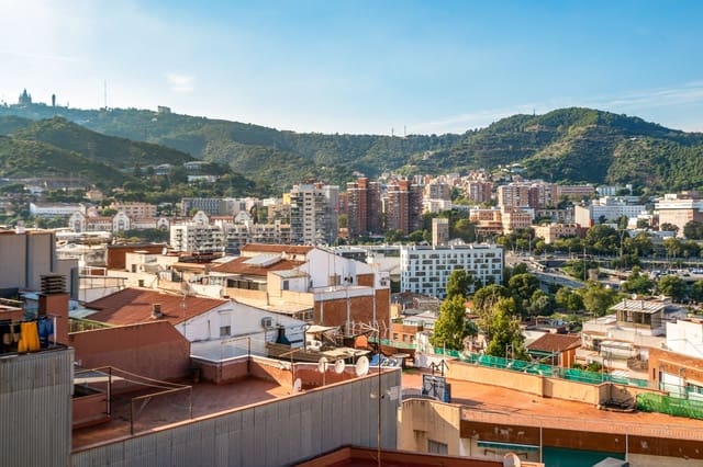 3 soverom Penthouse til salgs i La Teixonera, Barcelona by - € 295 000 (Ref: 10173104)