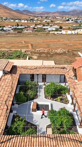 11 soveværelse Villa til salg i Tetir, Puerto del Rosario - € 680.000 (Ref: 10173107)