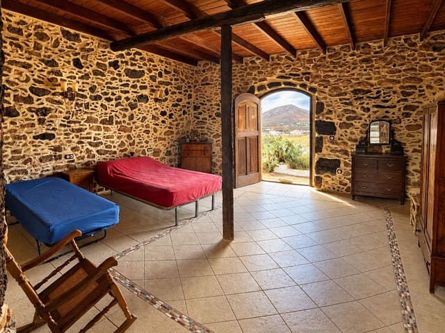 11 soveværelse Villa til salg i Tetir, Puerto del Rosario - € 680.000 (Ref: 10173107)
