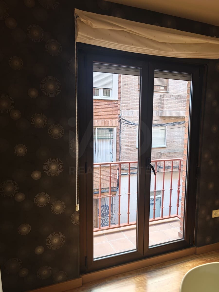 2 bedroom Apartment for sale in Valencia de Don Juan - € 88,900 (Ref: 10174786)