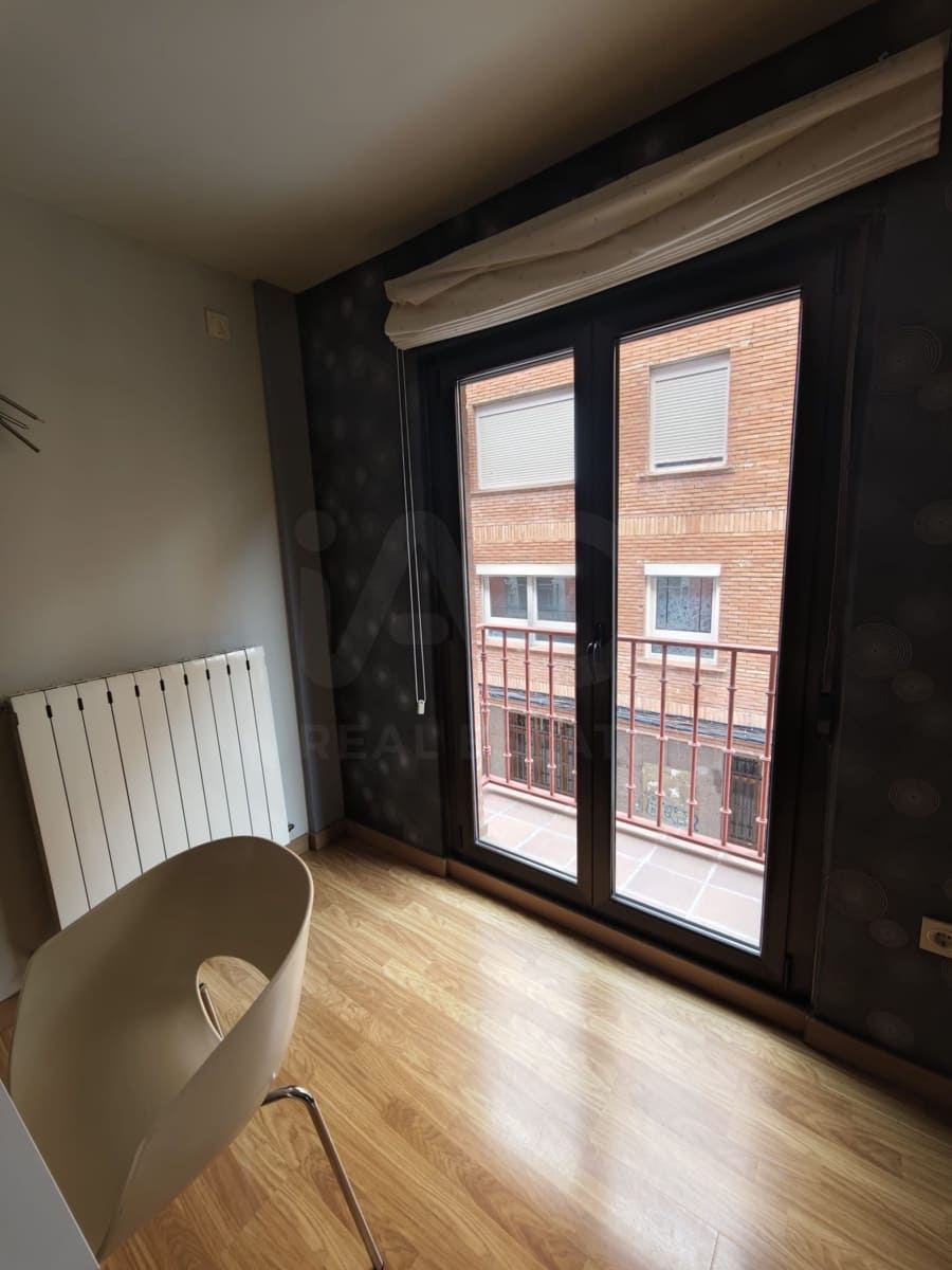 2 bedroom Apartment for sale in Valencia de Don Juan - € 88,900 (Ref: 10174786)
