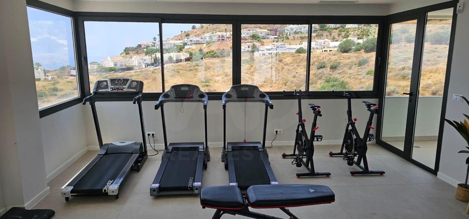 3 soverom Kjedet enebolig til salgs i Mijas med svømmebasseng garasje - € 710 526 (Ref: 10174855)