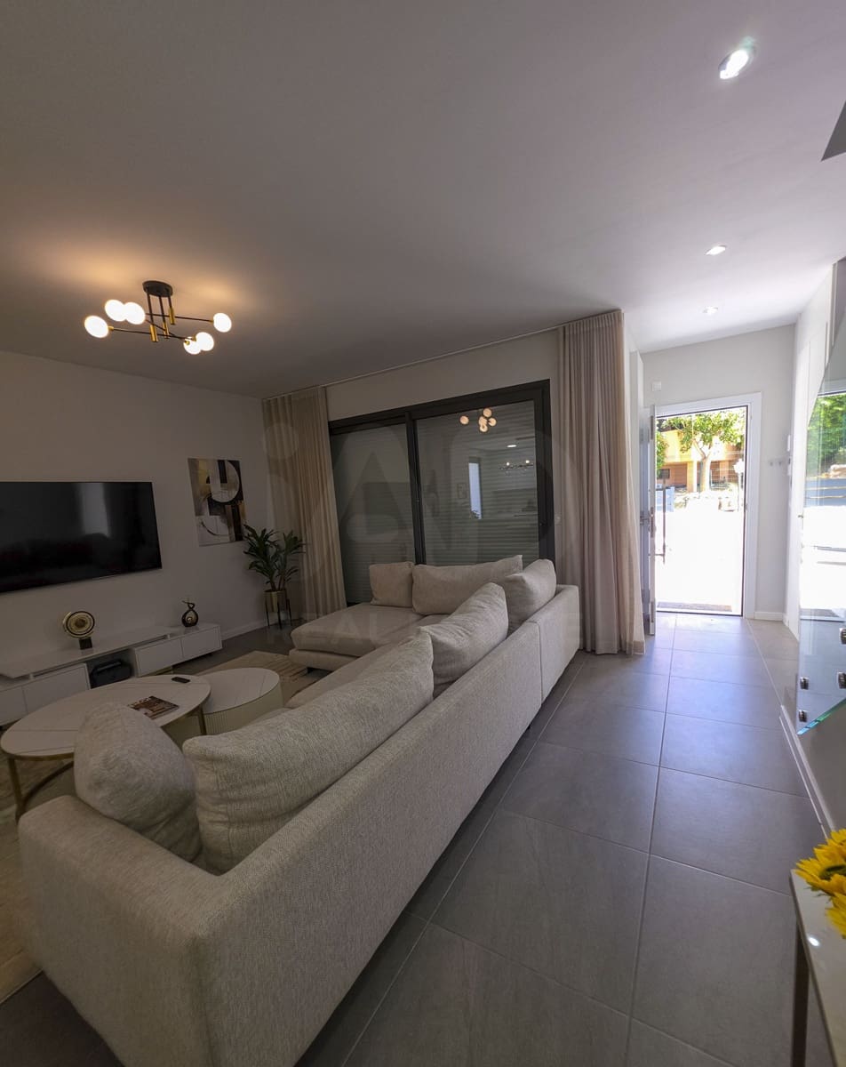 3 soverom Kjedet enebolig til salgs i Mijas med svømmebasseng garasje - € 710 526 (Ref: 10174855)