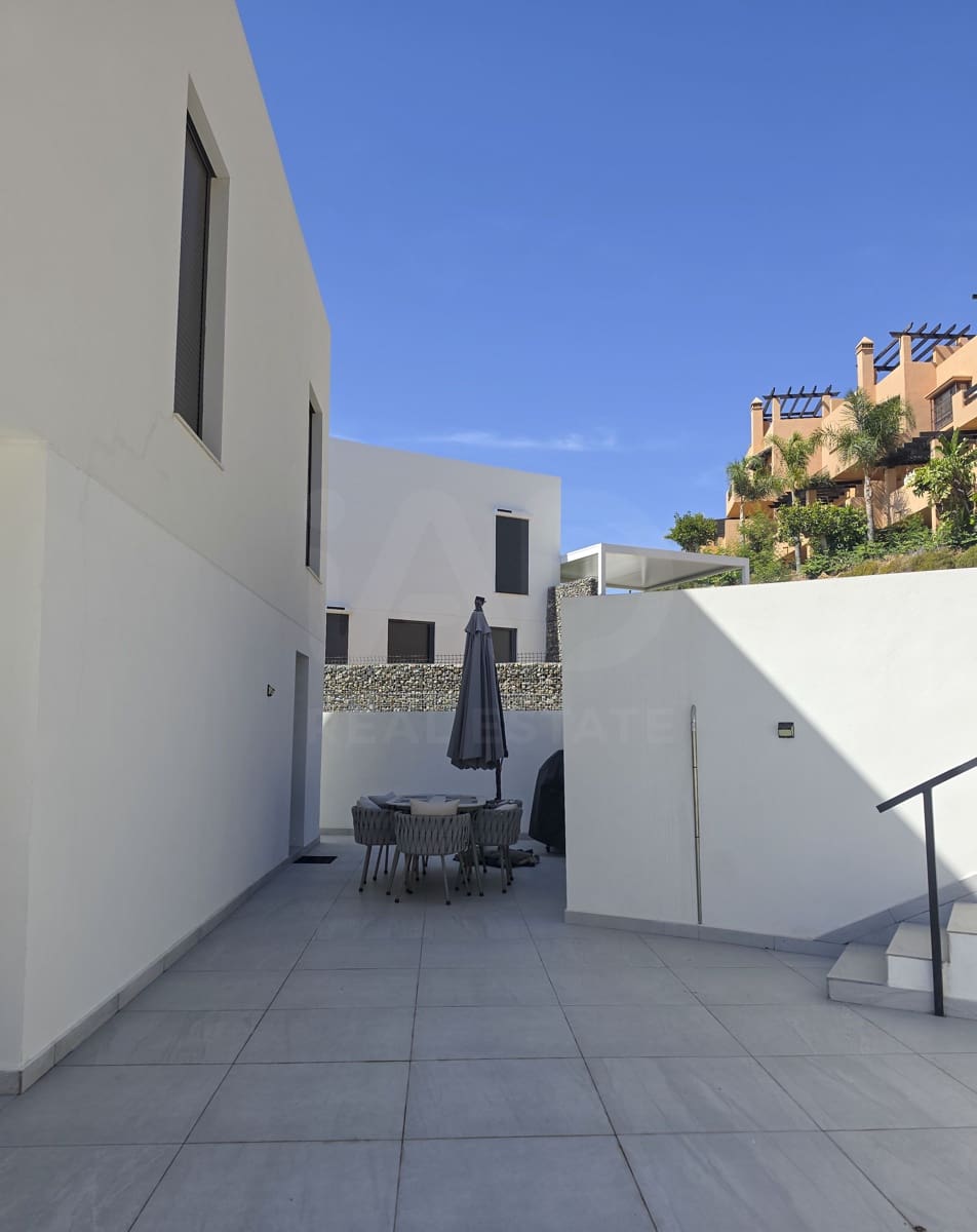 3 soverom Kjedet enebolig til salgs i Mijas med svømmebasseng garasje - € 710 526 (Ref: 10174855)