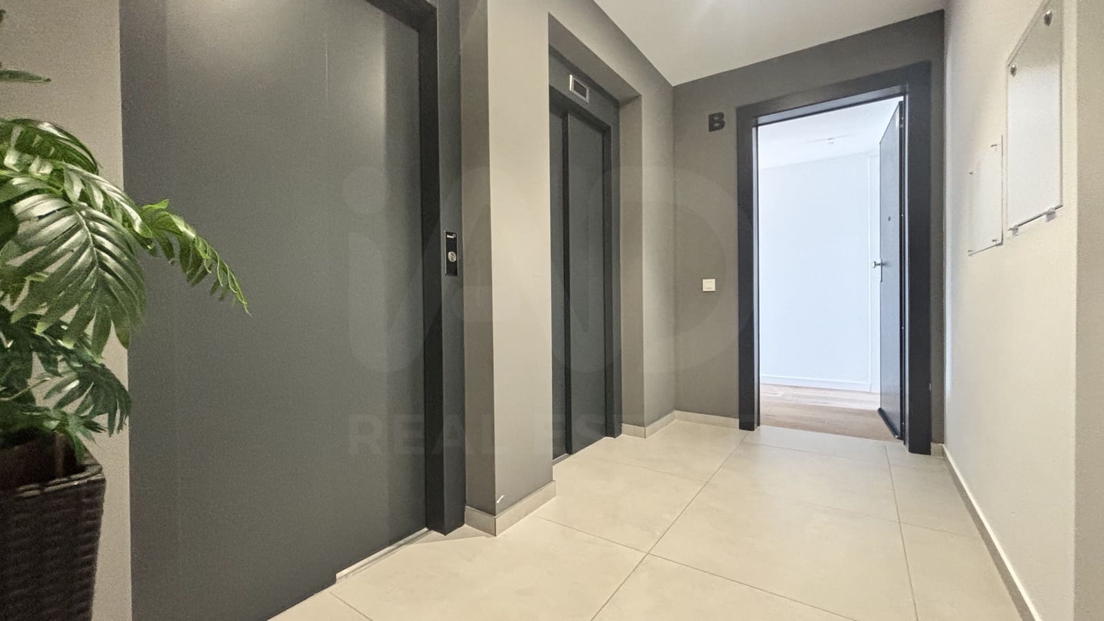 2 soveværelse Lejlighed til salg i Alicante by med swimmingpool - € 525.000 (Ref: 10174856)