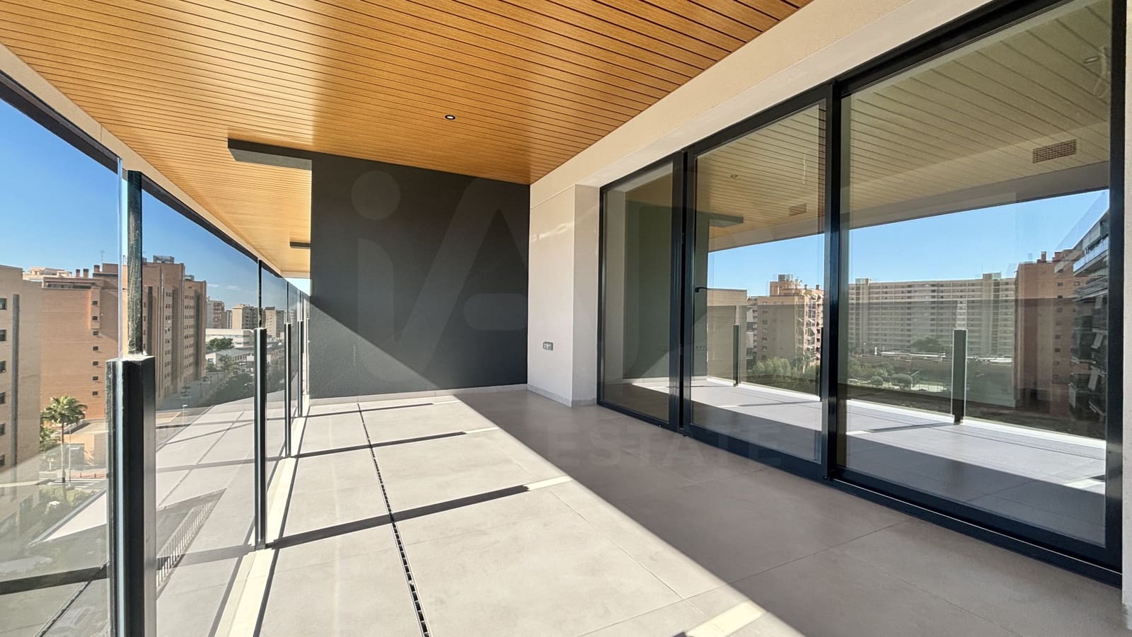 2 soveværelse Lejlighed til salg i Alicante by med swimmingpool - € 525.000 (Ref: 10174856)