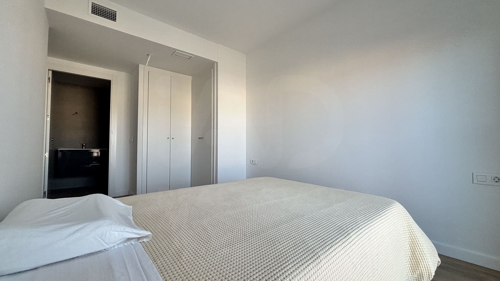 2 soveværelse Lejlighed til salg i Alicante by med swimmingpool - € 525.000 (Ref: 10174856)