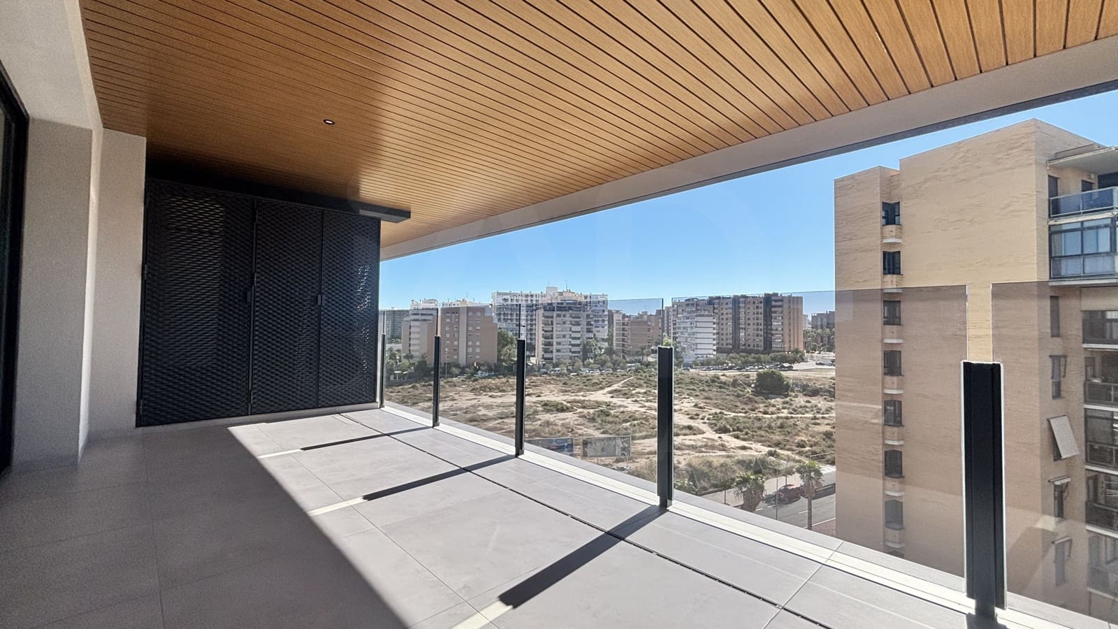 2 soveværelse Lejlighed til salg i Alicante by med swimmingpool - € 525.000 (Ref: 10174856)