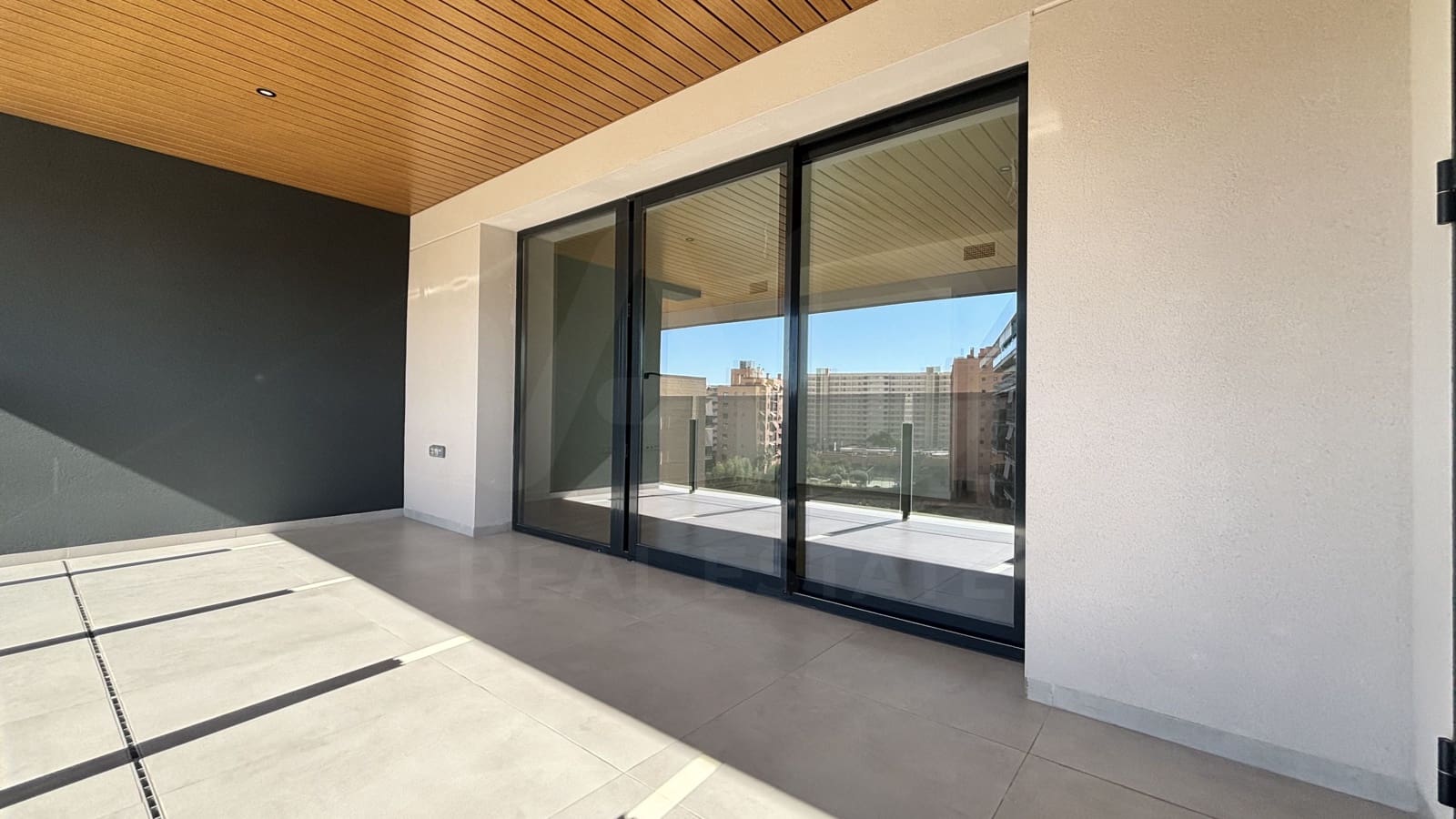 2 soveværelse Lejlighed til salg i Alicante by med swimmingpool - € 525.000 (Ref: 10174856)