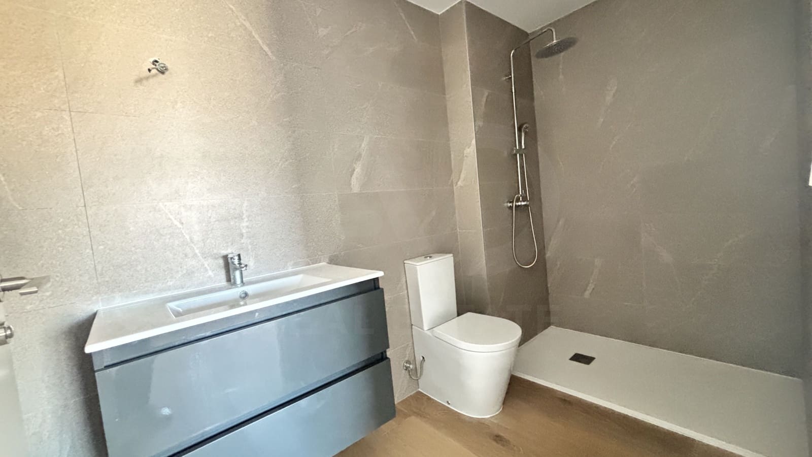 2 soveværelse Lejlighed til salg i Alicante by med swimmingpool - € 525.000 (Ref: 10174856)