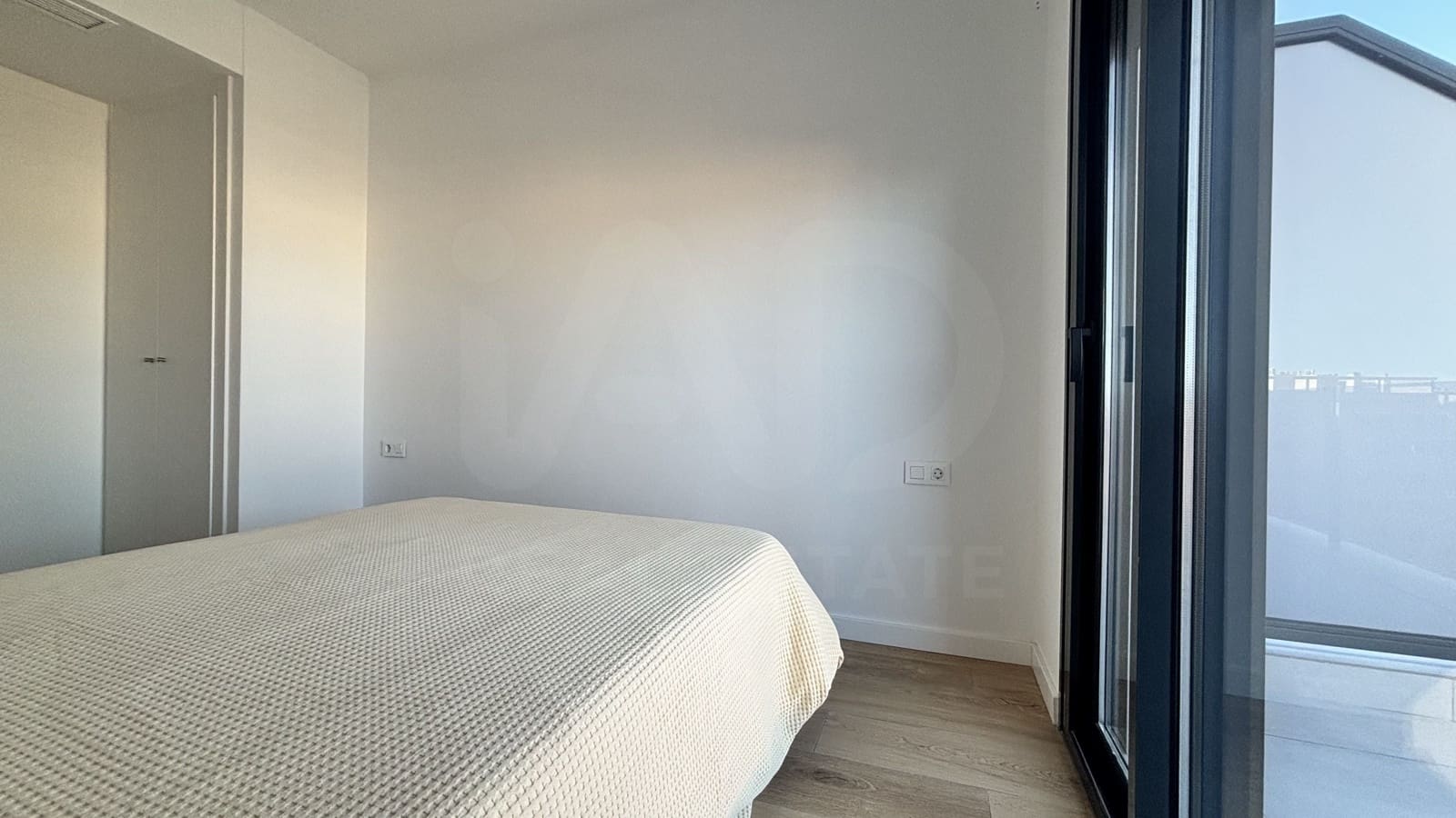 2 soveværelse Lejlighed til salg i Alicante by med swimmingpool - € 525.000 (Ref: 10174856)