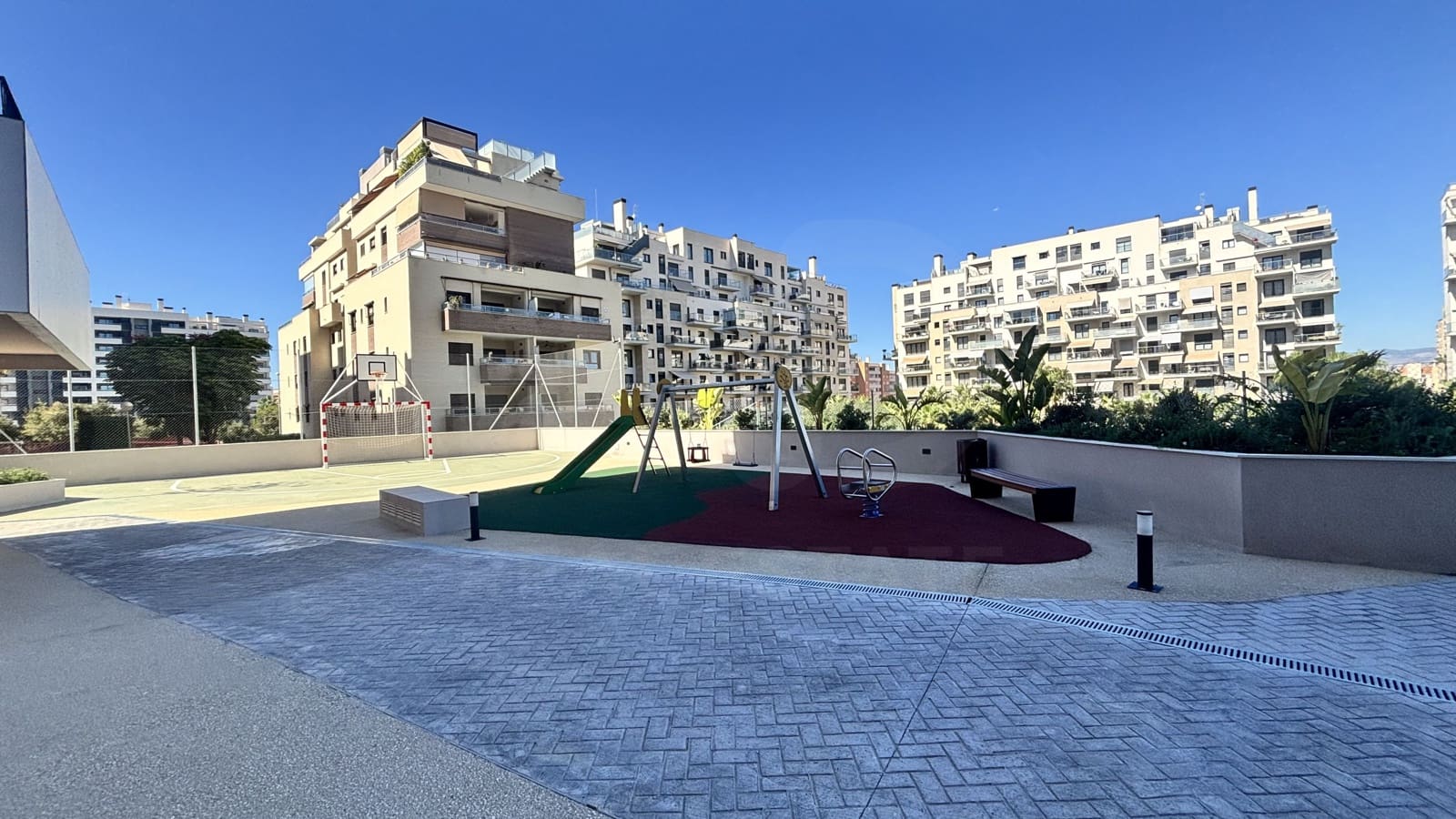 2 soveværelse Lejlighed til salg i Alicante by med swimmingpool - € 525.000 (Ref: 10174856)
