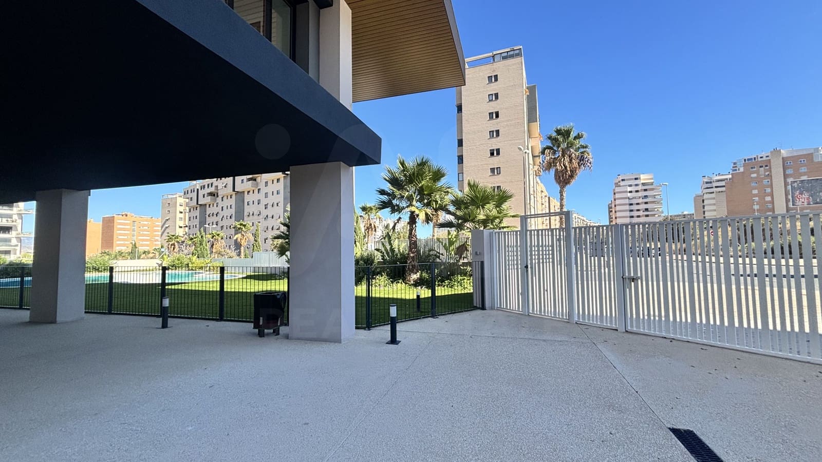 2 soveværelse Lejlighed til salg i Alicante by med swimmingpool - € 525.000 (Ref: 10174856)