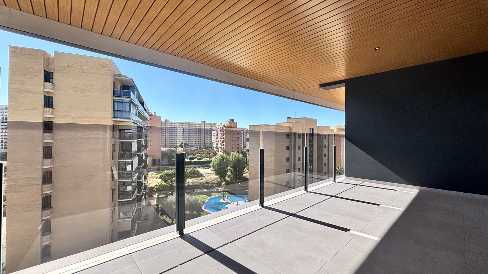 2 soveværelse Lejlighed til salg i Alicante by med swimmingpool - € 525.000 (Ref: 10174856)