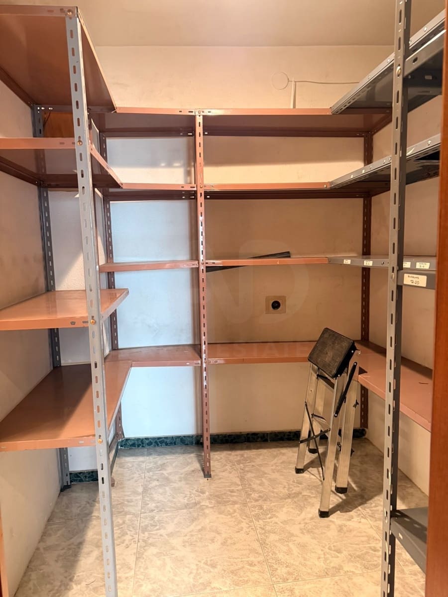 Commercieel te koop in Leon stad - € 82.000 (Ref: 10175766)
