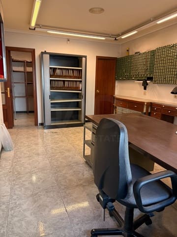 Commercieel te koop in León stad - € 82.000 (Ref: 10175766)