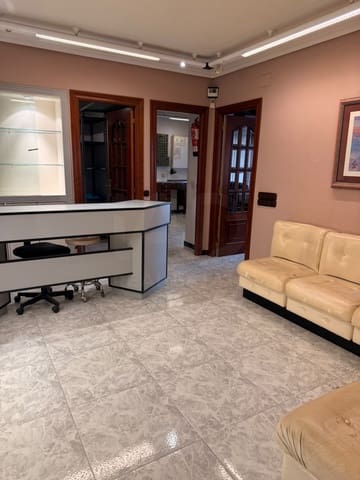 Commercieel te koop in León stad - € 82.000 (Ref: 10175766)