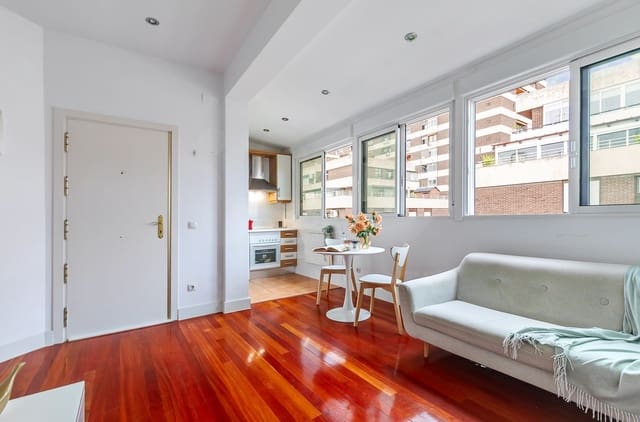 1 bedroom Apartment for sale in Gaztambide, Madrid city - € 350,000 (Ref: 10175928)