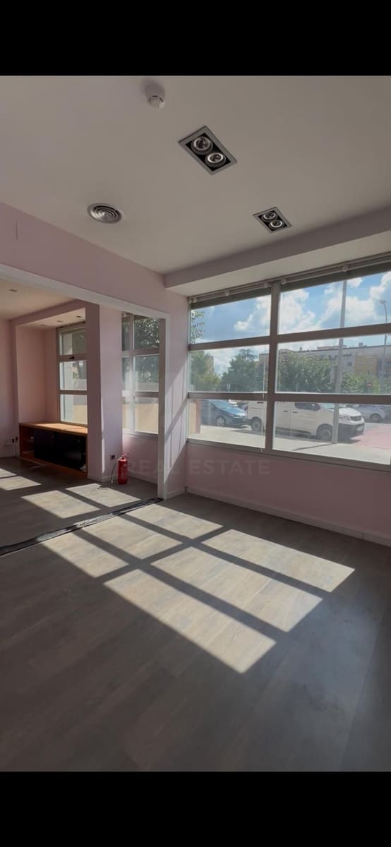 Commercieel te koop in Santa Margarida i els Monjos - € 150.900 (Ref: 10175940)