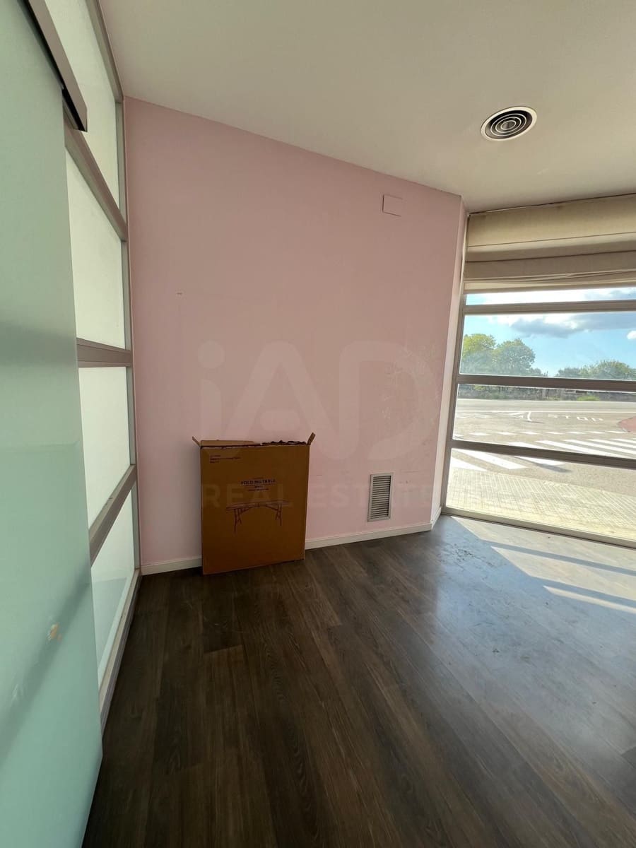 Commercieel te koop in Santa Margarida i els Monjos - € 150.900 (Ref: 10175940)